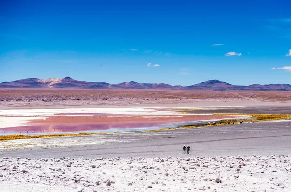 Dos personas en laguna Colorado — Foto de Stock