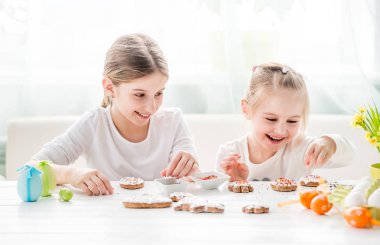 Paskalya çerezleri dekorasyon çocuk kız