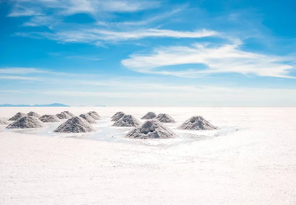 Paysage ensoleillé de Salar de Uyuni en Bolivie — Photo