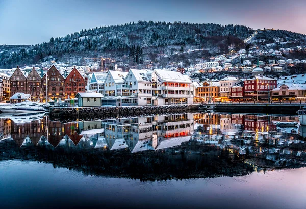 Morgon syn på Brygge — Stockfoto