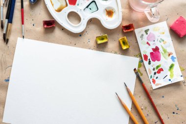 Çalışma alanı'na bir sanatçı ressam kağıt kapak