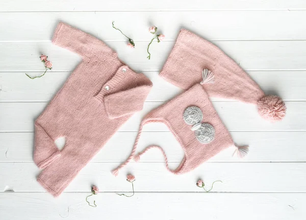 Ροζ πλεκτά ρούχα για μωρά — Φωτογραφία Αρχείου