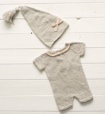 Bebekler için renkli örgü elbise