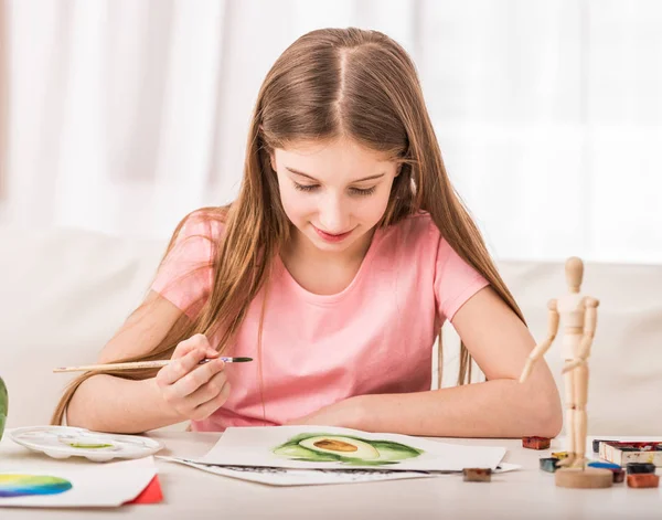 Menina desenho de figura com tinta — Fotografia de Stock