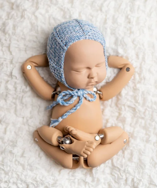 Παιχνίδι νεογέννητο μωρό φωτογραφία πρακτική — Φωτογραφία Αρχείου