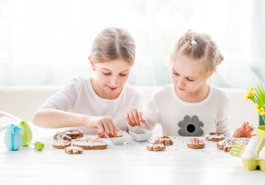 Paskalya çerezleri dekorasyon çocuk kız