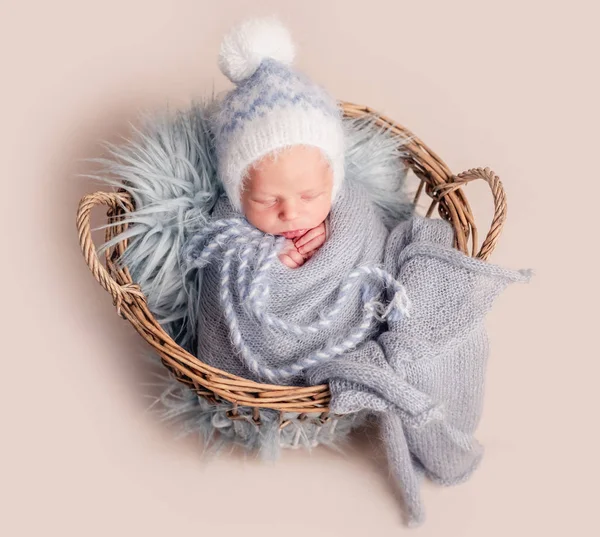 Baby sleeping in basket — Stock Photo, Image