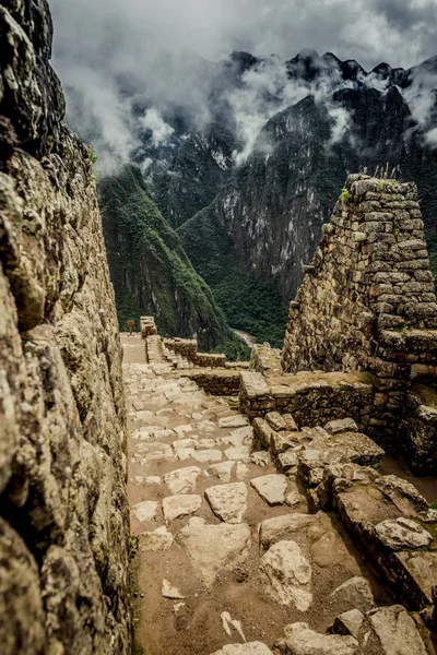 Arquitetura incas em frente a Huayna Picchu — Fotografia de Stock