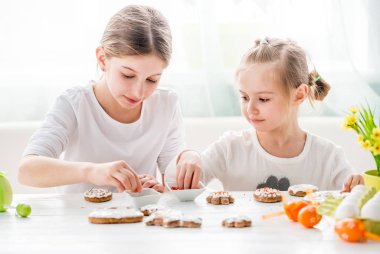 Paskalya çerezleri dekorasyon çocuk kız