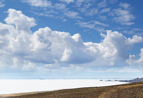 Laghi salati lontani in Bolivia — Foto Stock