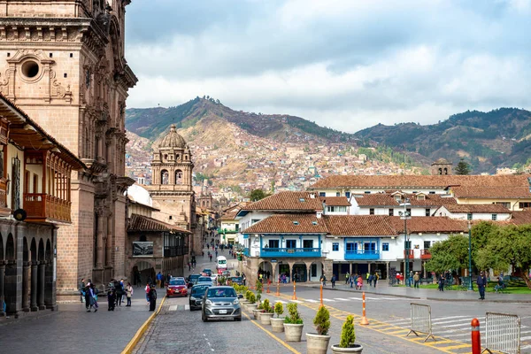 Peru - 12. Oktober 2018: Platz in der Nähe der Stadtkirche — Stockfoto