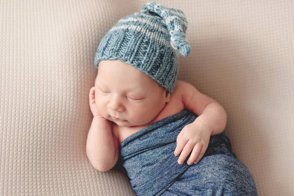 Little baby sweetly sleeping — Stock Photo, Image