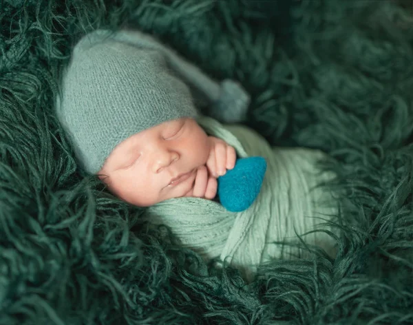 Bonito bebê doce dormindo — Fotografia de Stock