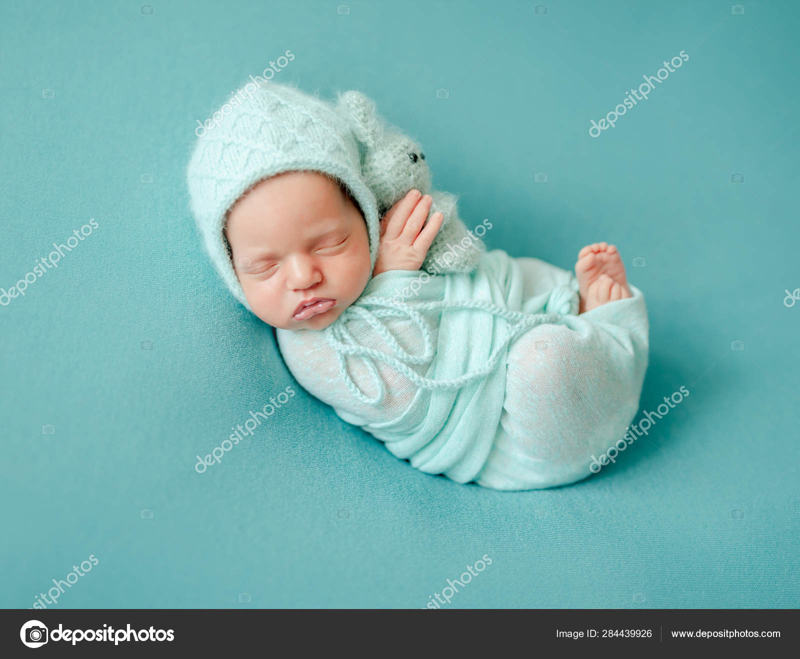 Newborn child sleeping in blanket Stock Photo by ©tan4ikk 284439926