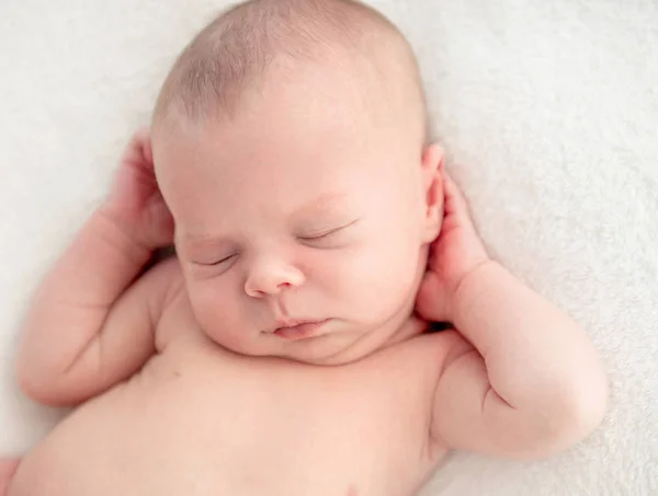 Bambino appena nato che dorme — Foto Stock