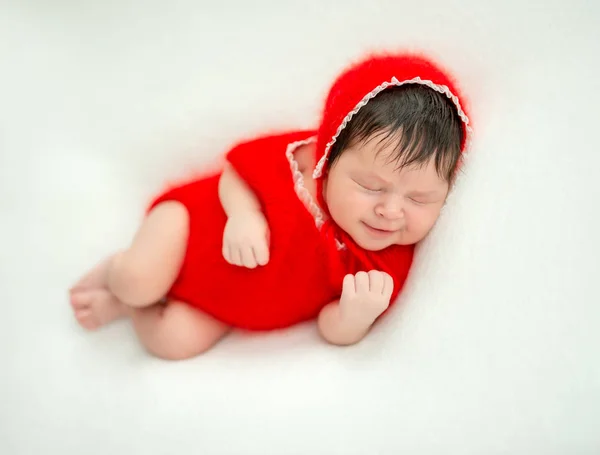 Bebé recién nacido durmiendo — Foto de Stock