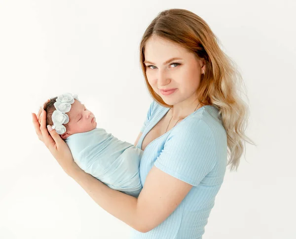 Young beautiful mother holding a newborn daughter — Stock Photo, Image