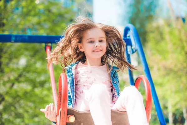 Kid enjoying ride in the park — Stock Photo, Image