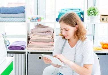 Tablette çizim seçen terzi