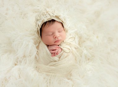 Yeni doğan bebek uyku