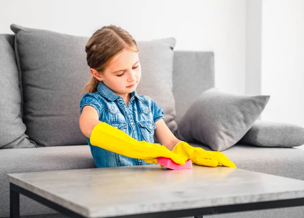 Little girl cleaning wooden table — Stock Photo, Image