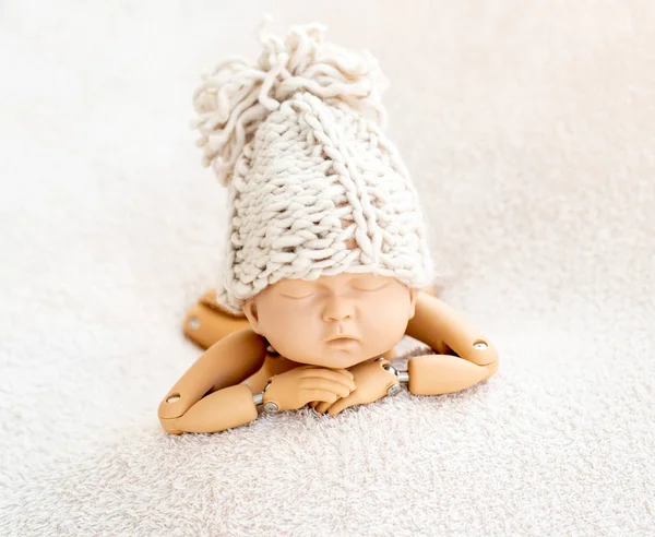 Mannequin of newborn for photo posing — Stock Photo, Image