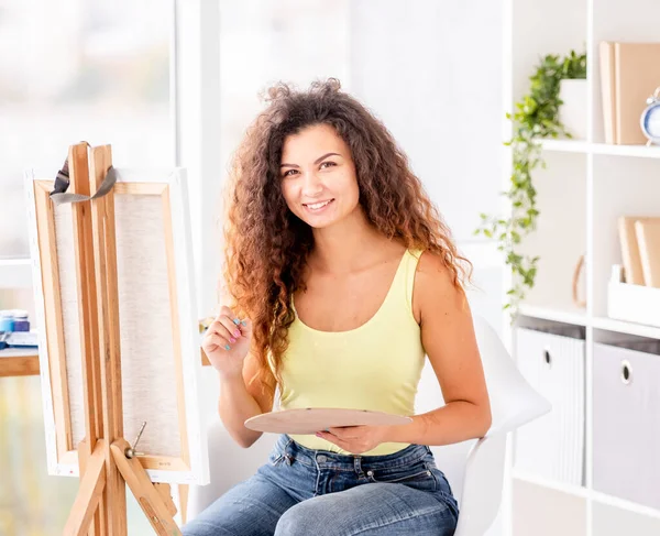 Cute artist next to easel — Stock Photo, Image