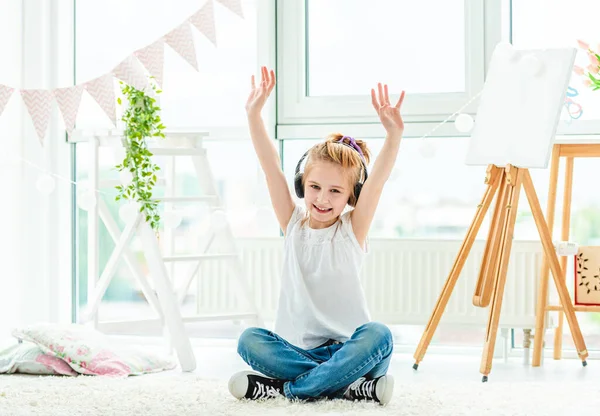 Smiling little girl raising hands up — Stock Photo, Image