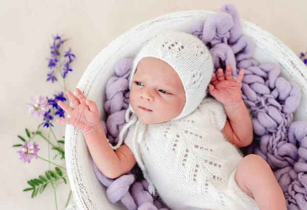 Slapen pasgeboren baby meisje — Stockfoto