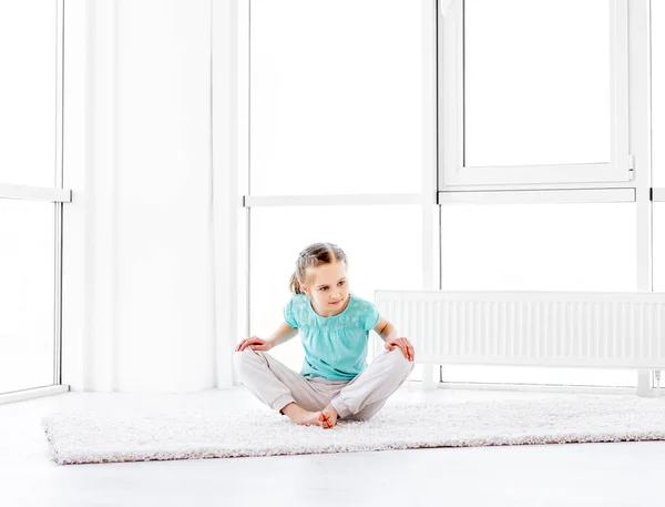 Little girl doing workout — Stock Photo, Image