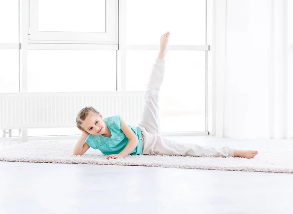 Little girl doing workout — Stock Photo, Image