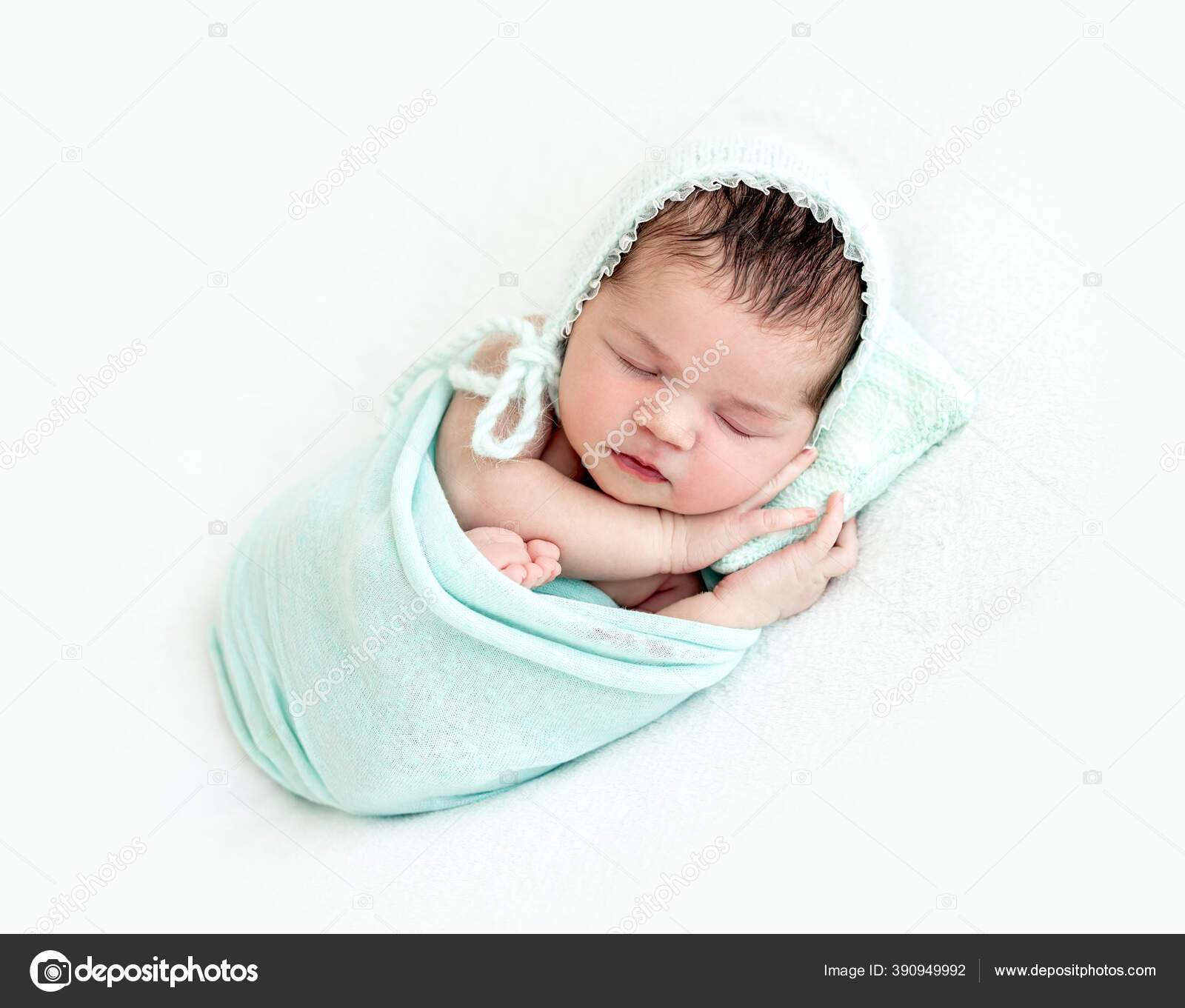 Bayi Yang Lucu Tidur Di Bantal Kecil Stok Foto Tan4ikk 390949992