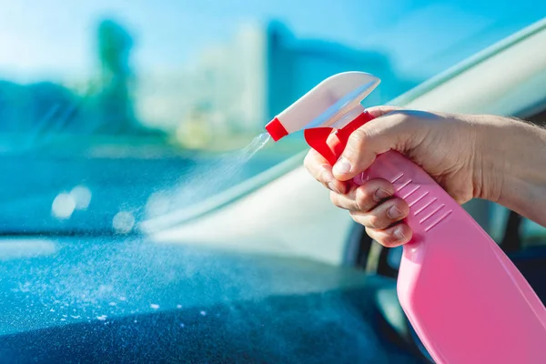 Lavado interior de coches con limpiador — Foto de Stock