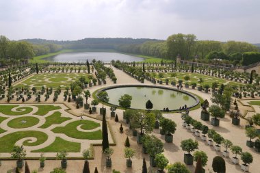 Versailles, Paris / Fransa - 05 Mayıs 2017: ünlü bahçeleri Versailles Kraliyet Sarayı.