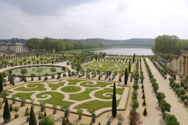 Versailles, Paris / Fransa - 05 Mayıs 2017: ünlü bahçeleri Versailles Kraliyet Sarayı.