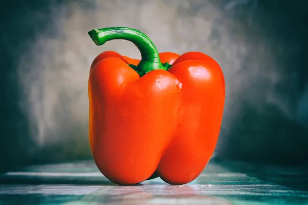 Большой сладкий красный перец — стоковое фото