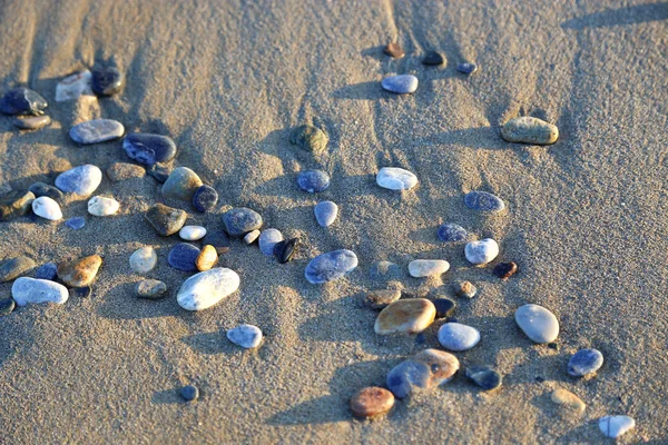Natürliche Sandstrand Hintergrund Mit Kieselsteinen Sonnenlicht Nahaufnahme Textur — Stockfoto