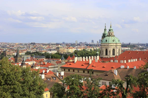 Красивый вид на Прагу — стоковое фото