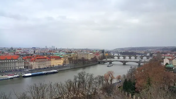 Güzel Manzara Köprü Vltava Nehri Üzerinde Prag Tarihi Merkezi Kış — Stok fotoğraf