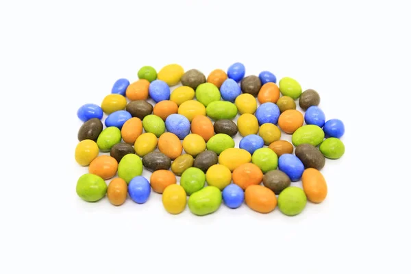 Bonbons au chocolat glacé multicolore lumineux sur blanc — Photo