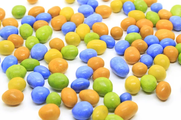Яскраві Різнокольорові Глазуровані Шоколадні Цукерки Білому Тлі — стокове фото