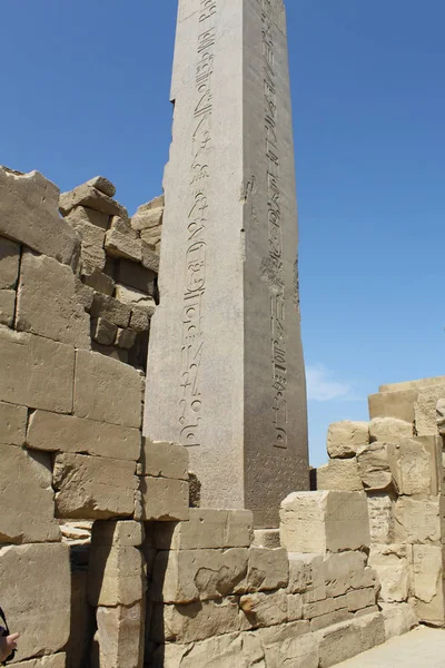 Ruin and obelisk of Karnak Temple in Luxor, Egypt — Stock Photo, Image