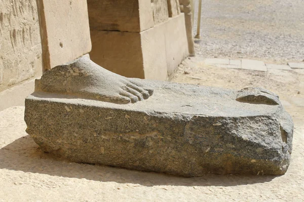 古代像、カルナック神殿、ルクソール、エジプトの足 — ストック写真