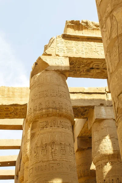 Kolumner i Karnaktemplet i Luxor, Egypten — Stockfoto