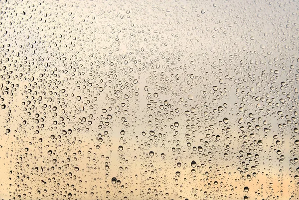 Gotas de agua natural sobre vidrio —  Fotos de Stock