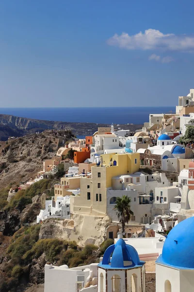 Utsikt över oia byn på Santorini ön, grekland — Stockfoto