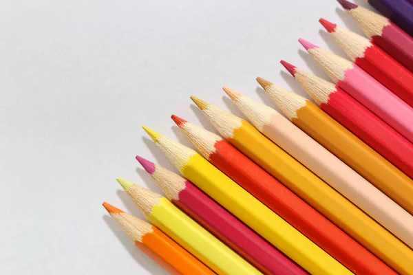 Assortiment Crayons Couleur Gros Plan Sur Fond Papier Blanc — Photo