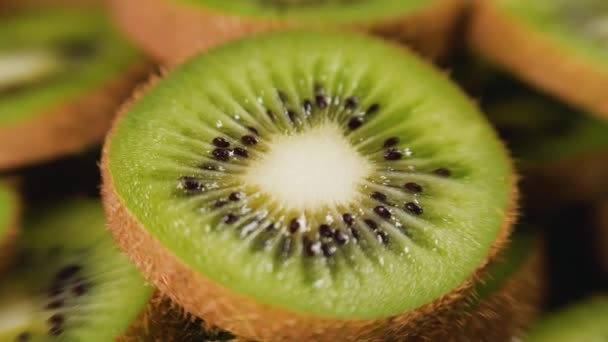 Heap of sliced kiwi — Stock Video