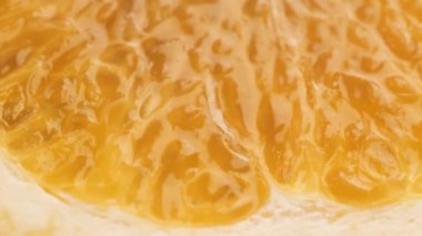 Olgun turuncu dilimlenmiş