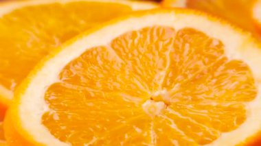 Olgun turuncu dilimlenmiş